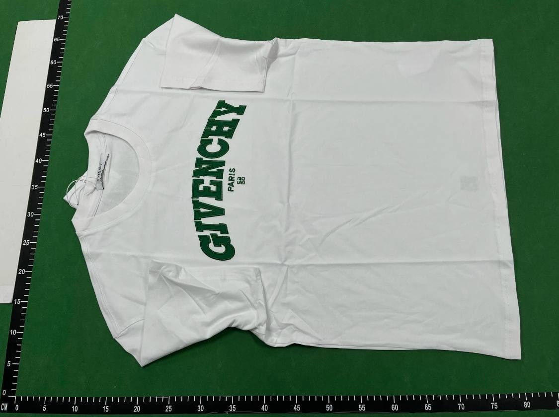 Camiseta  Givenchy -3