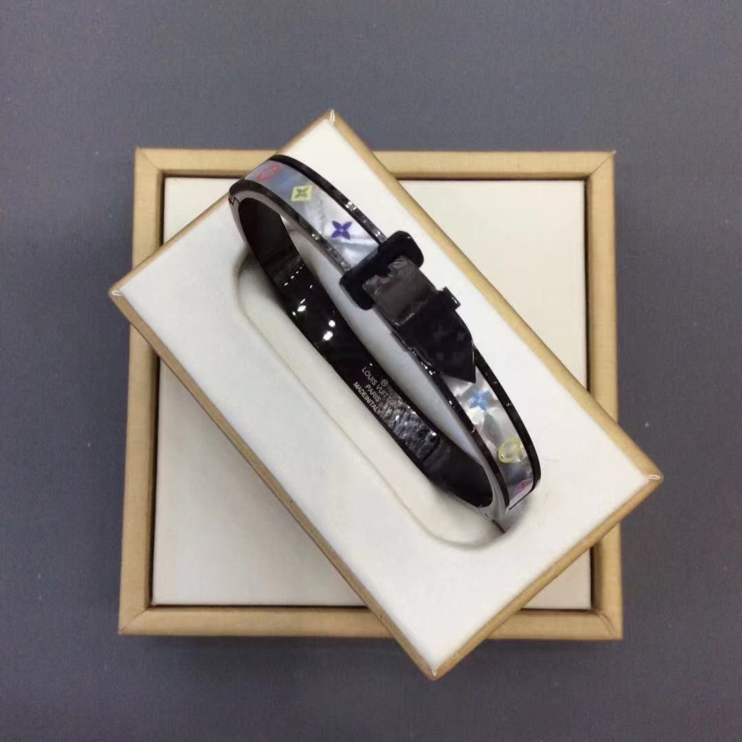 LV Bracelet -5