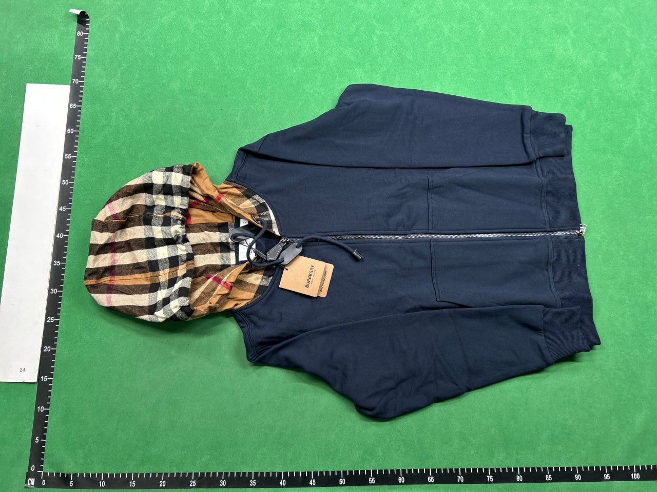 Burberry Hoodie(+25 color）                                                                                               Burberry Hoodie(+25 color）                                                      -3