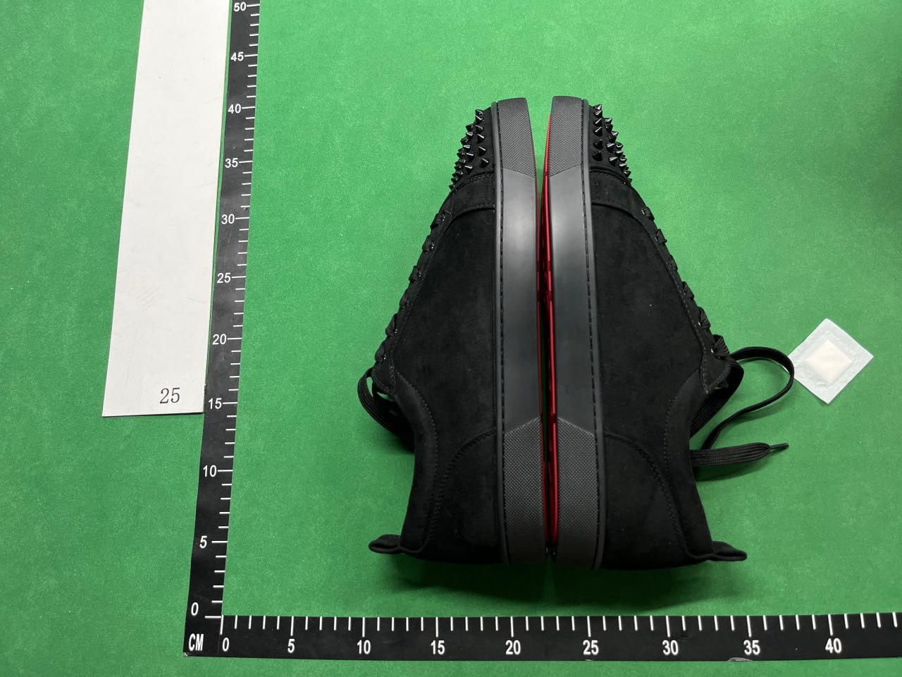 Christian Louboutin                                                                   -2