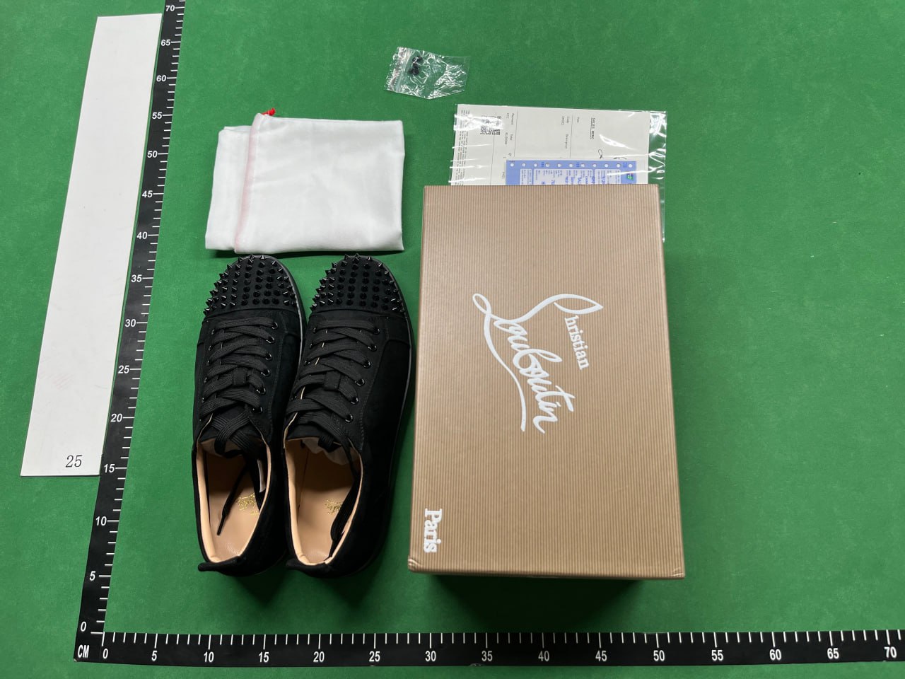 Christian Louboutin                                                                   -3