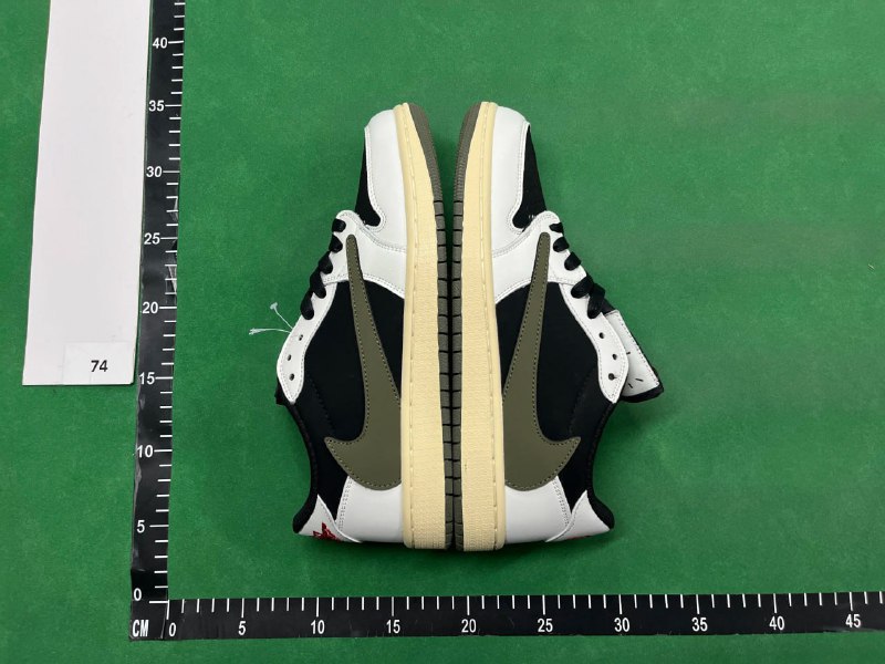 Travis Scott x Air Jordan 1 -4