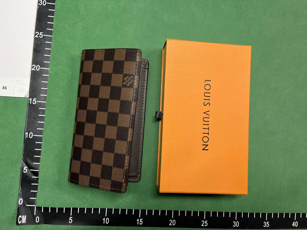  Louis Vuitton Coach Wallet -5