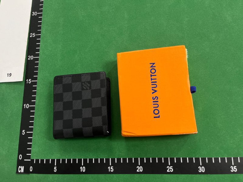  Louis Vuitton /Gucci wallet  -3