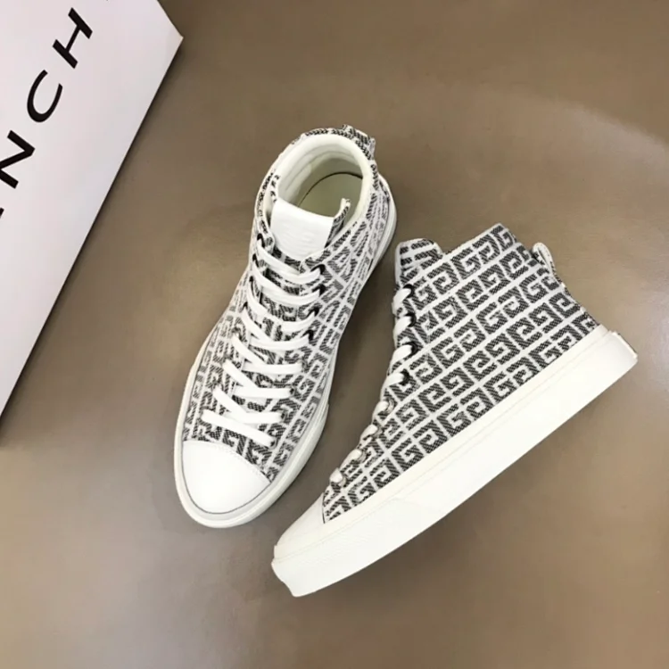 GIVENCHY