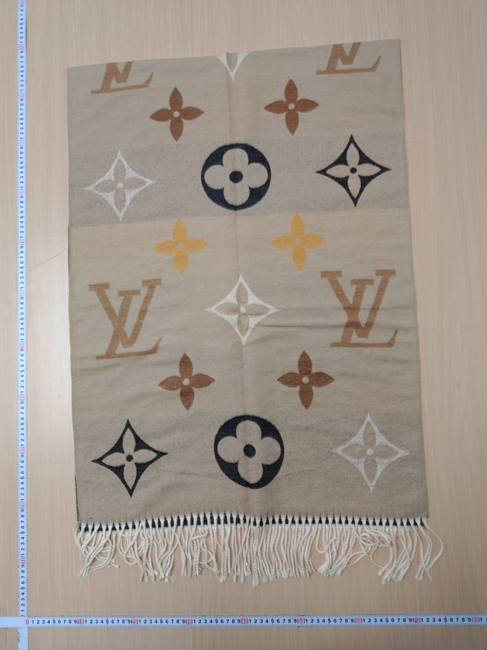 LV shawl -4