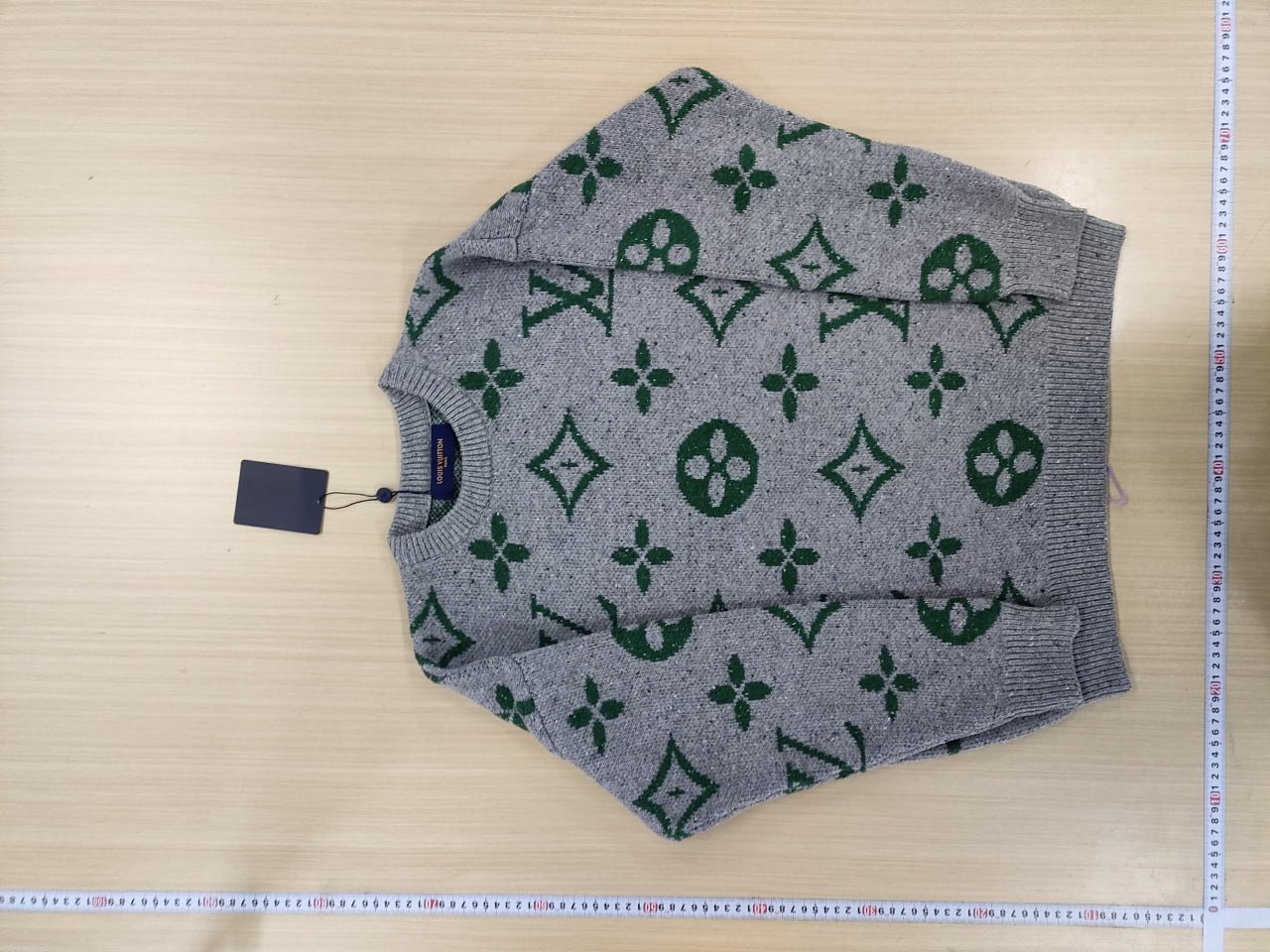 LV Sweater0 -4