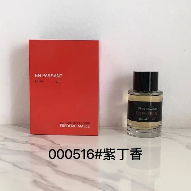 Portrait Mrs perfume -2