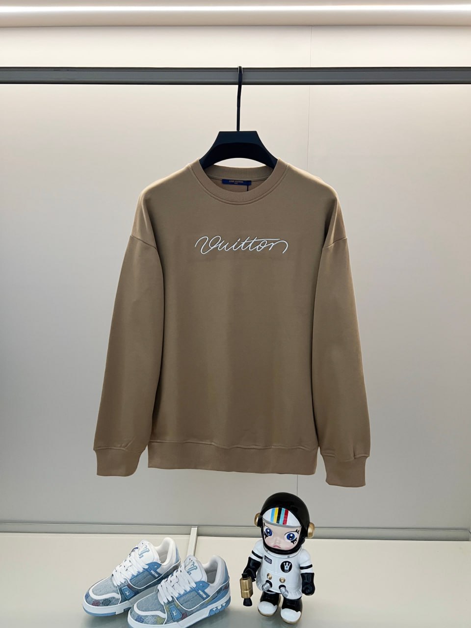  Louis Vuitton Monogram Embroidery Sweatshirt 37 styles -3