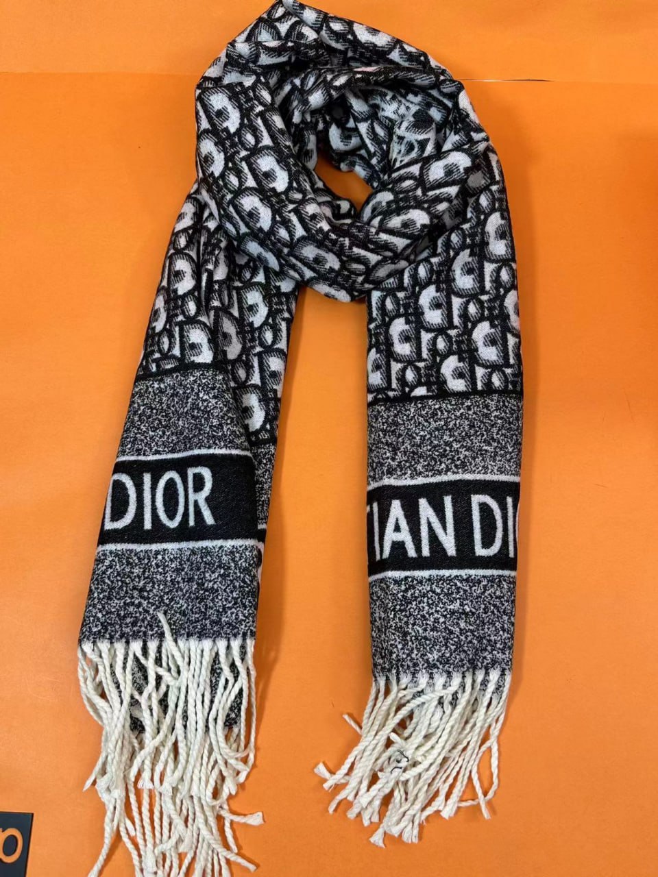 BurberryLVFendi  Scarf -4