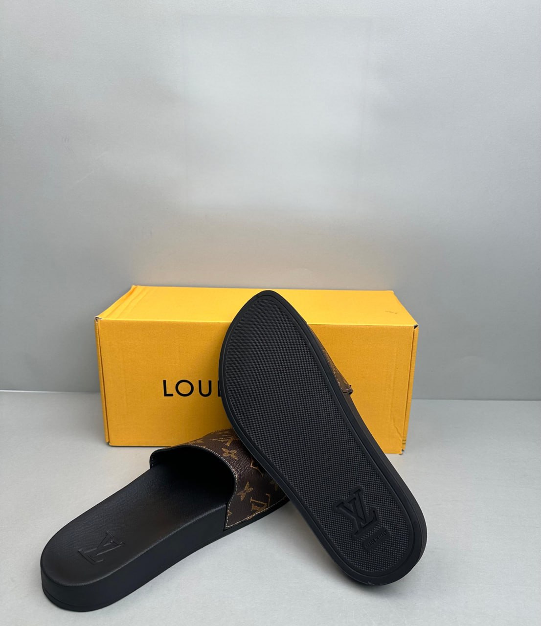 LV Slippers -2