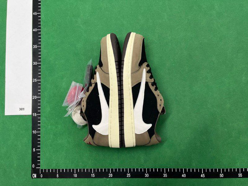 JORDAN  1   TRAVIS   SCOTT -4