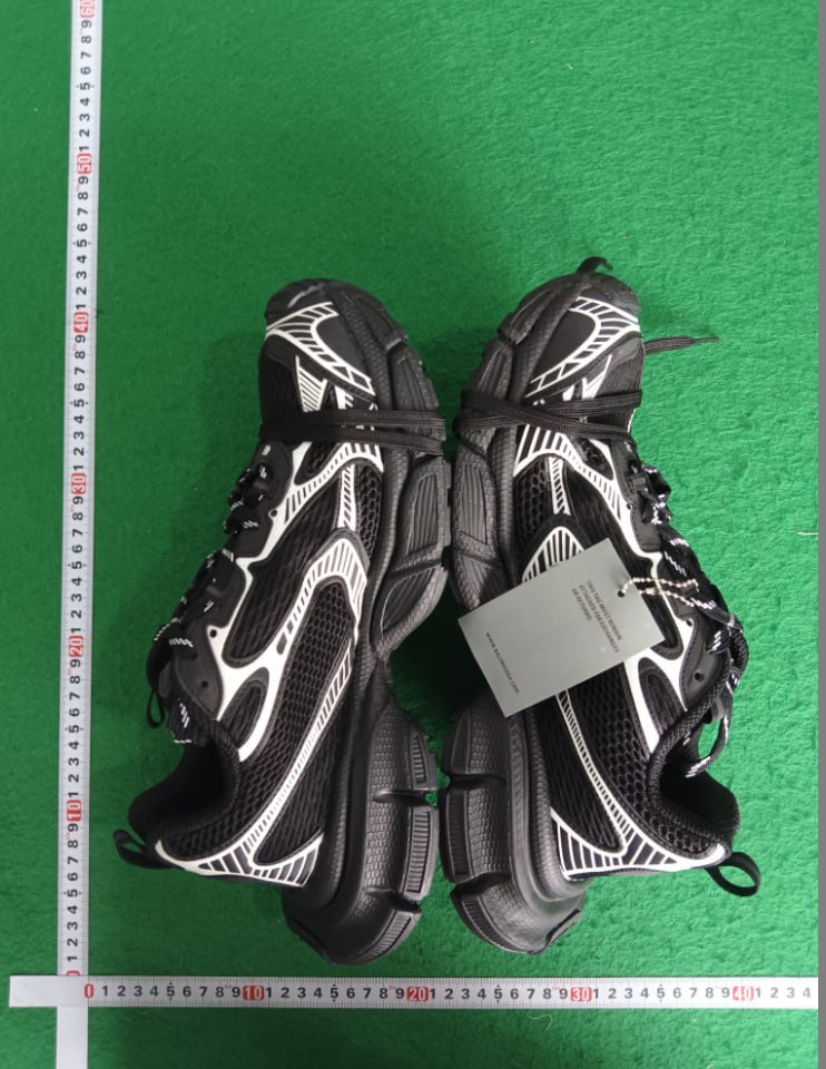 Balenciaga 3XL -3