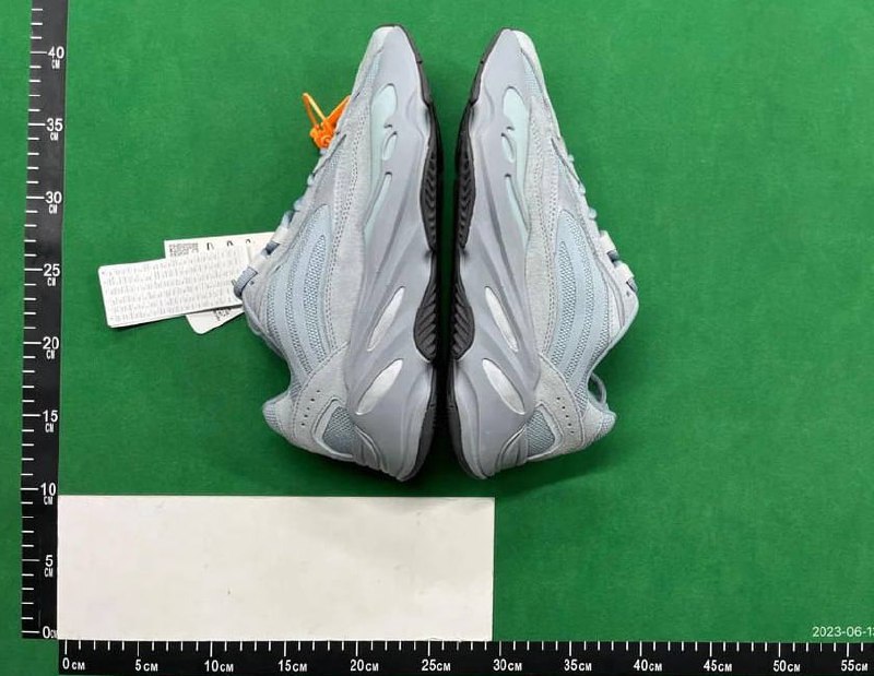 Yeezy boost 700 -4