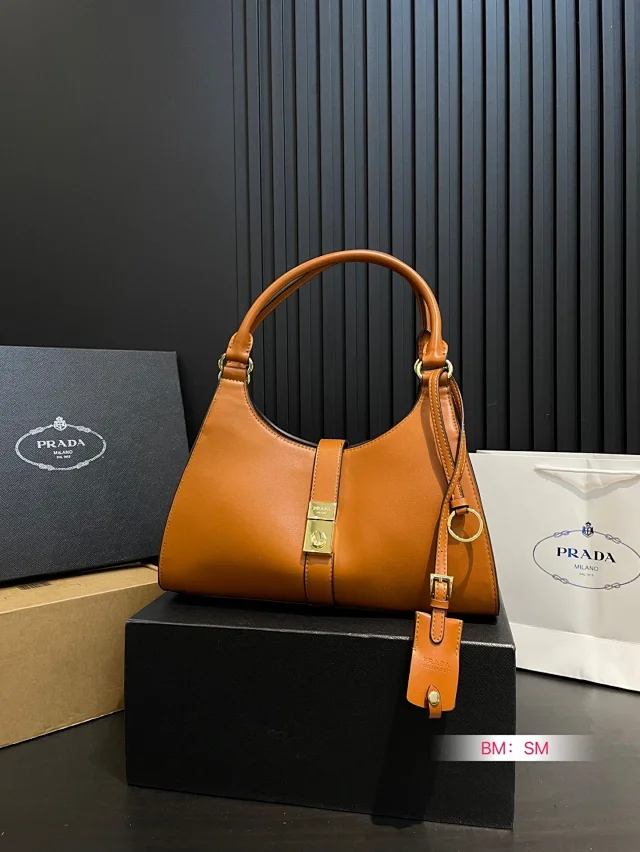 PRADA BAG1 -5
