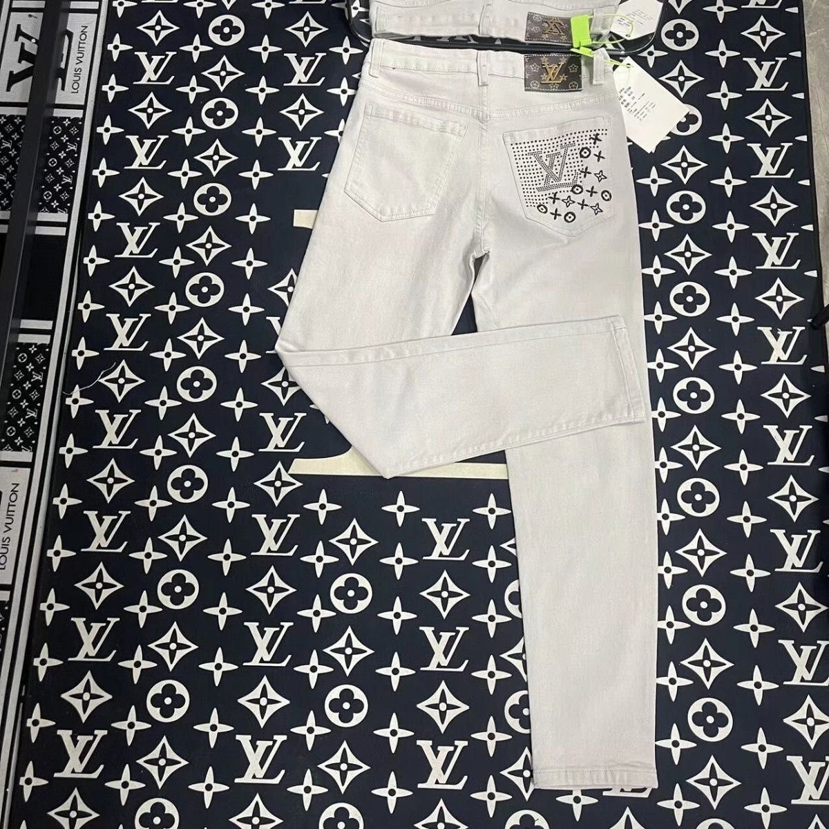 LV Golden Classic Jeans1 -3