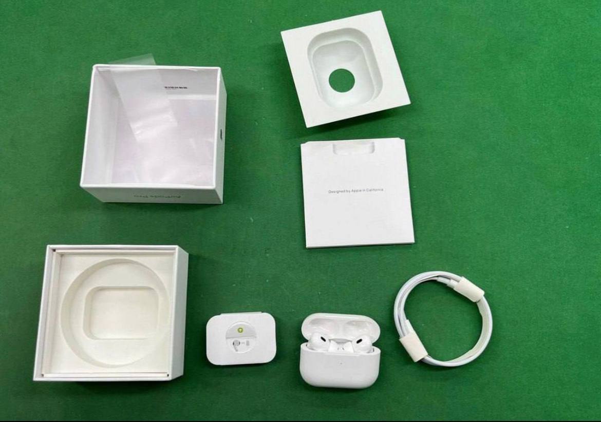  Apple earphones -2