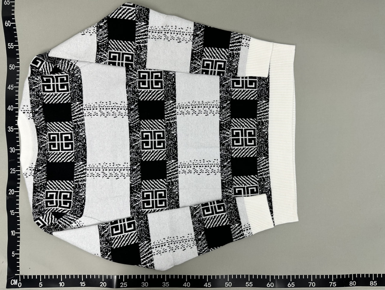 Fendi Sweater1 -4
