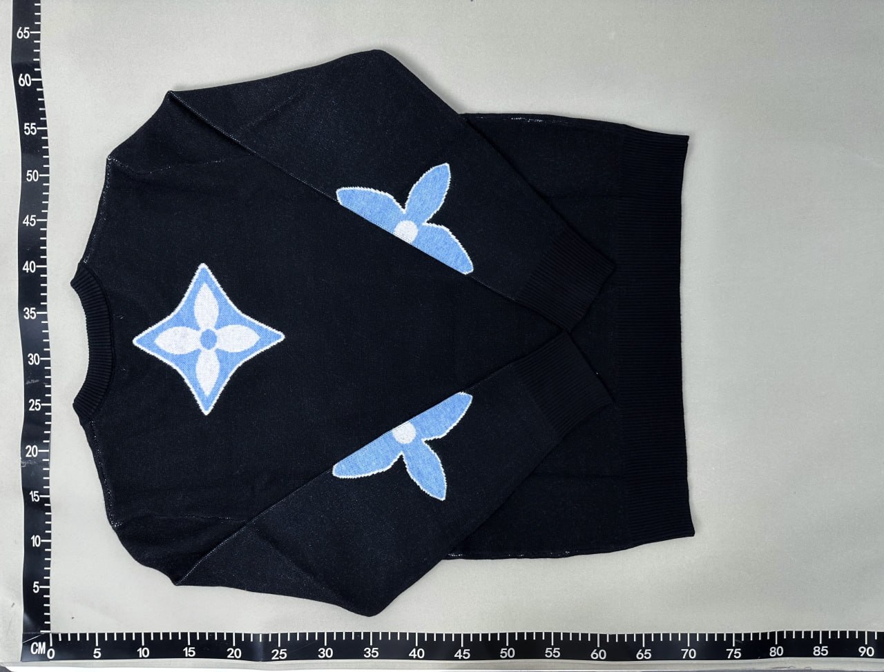 Louis Vuitton Sweater3 -4