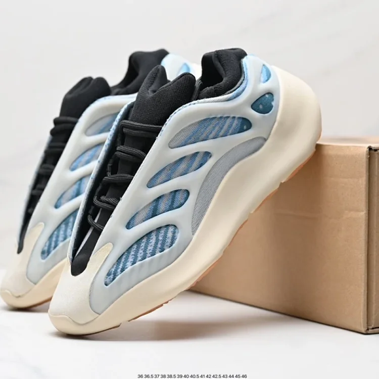 Adidas Yeezy 700