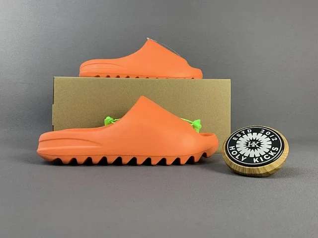 KANYE WEST X YEEZY SLIDE