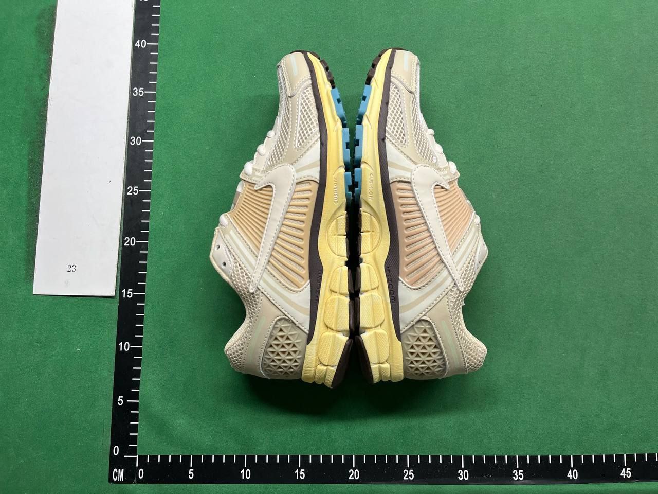 Nike Zoom Vomero 5 -3