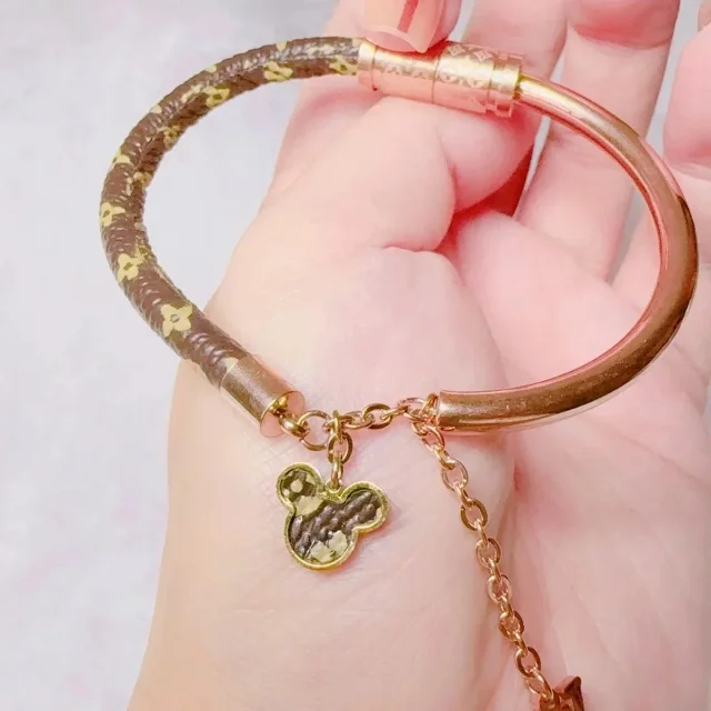  LV Bracelet1