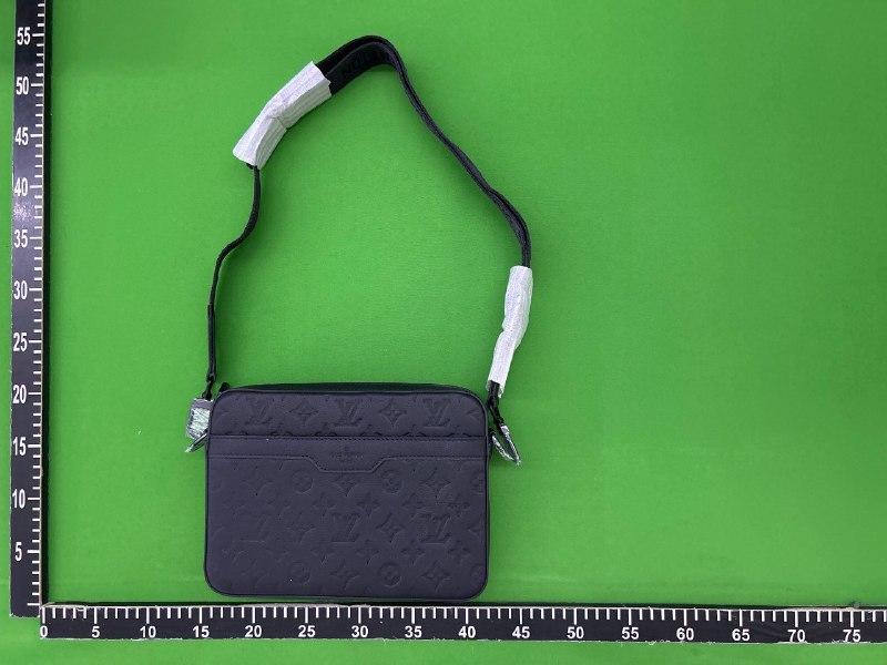  Louis Vuitton Monogram Shadow