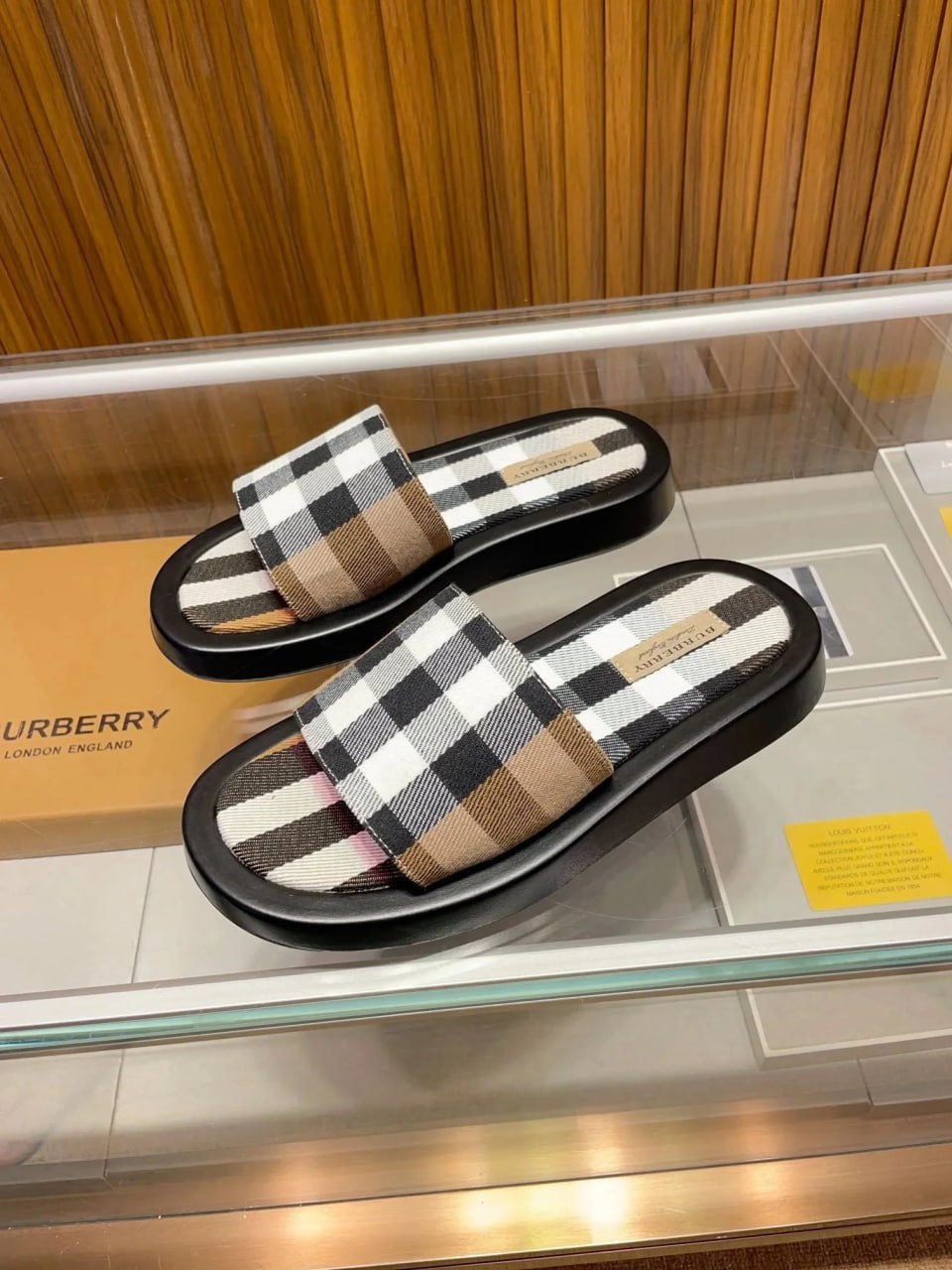  Burberry quality slippers/shoes -3