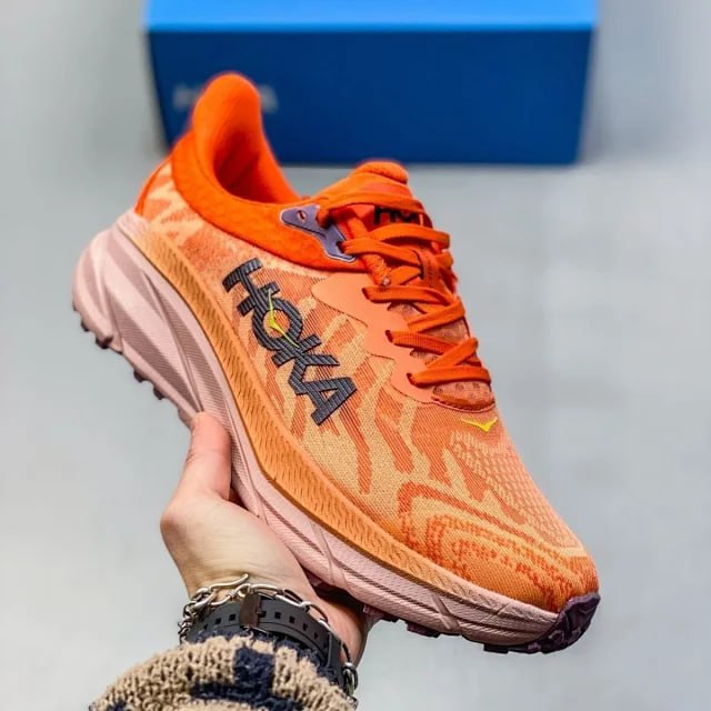 HOKA sneaker1 -2