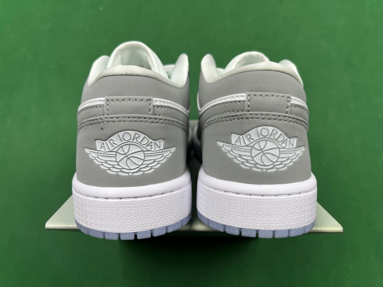  W-AJ1 Low-1