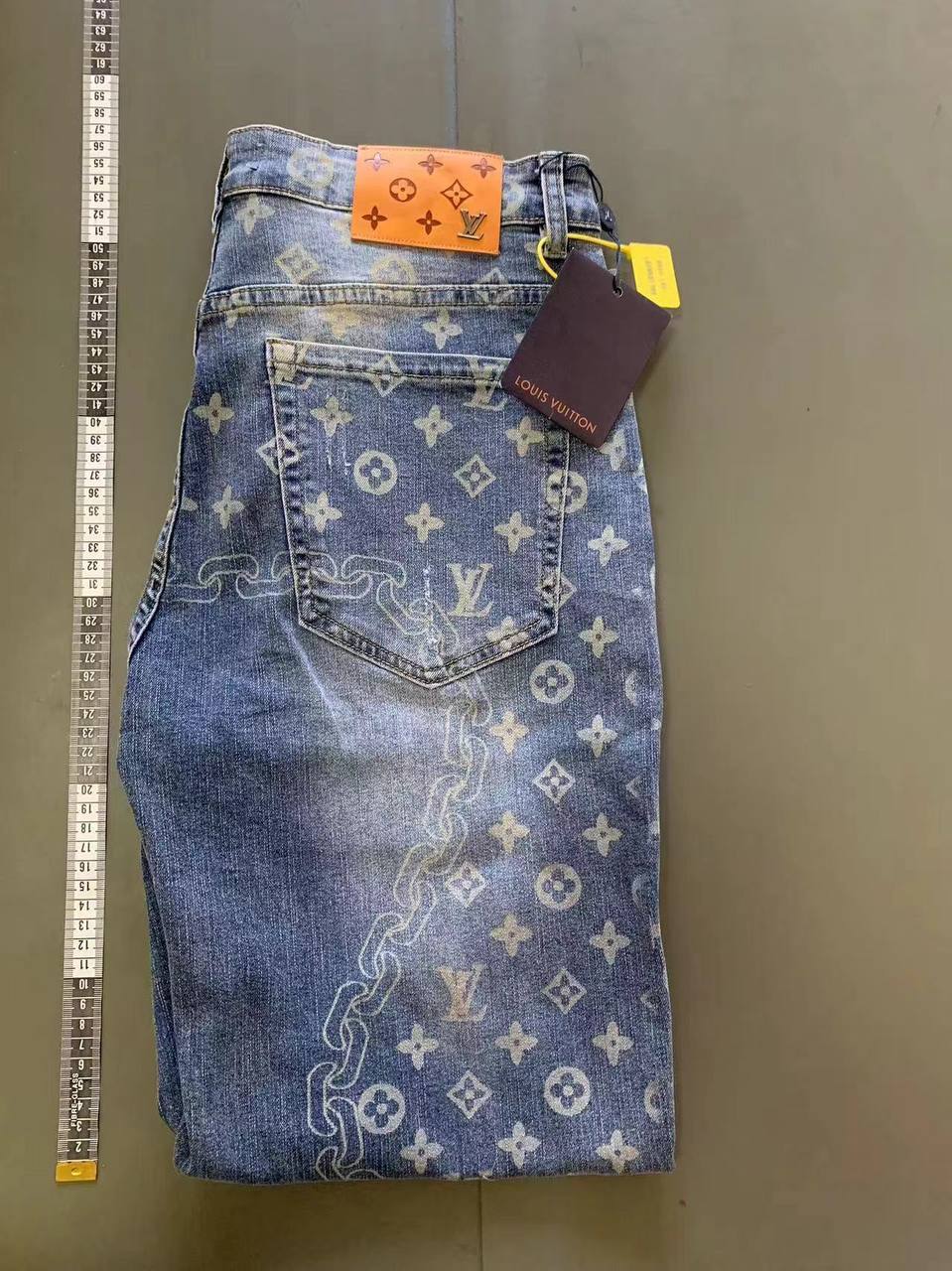LV Jeans1 -4