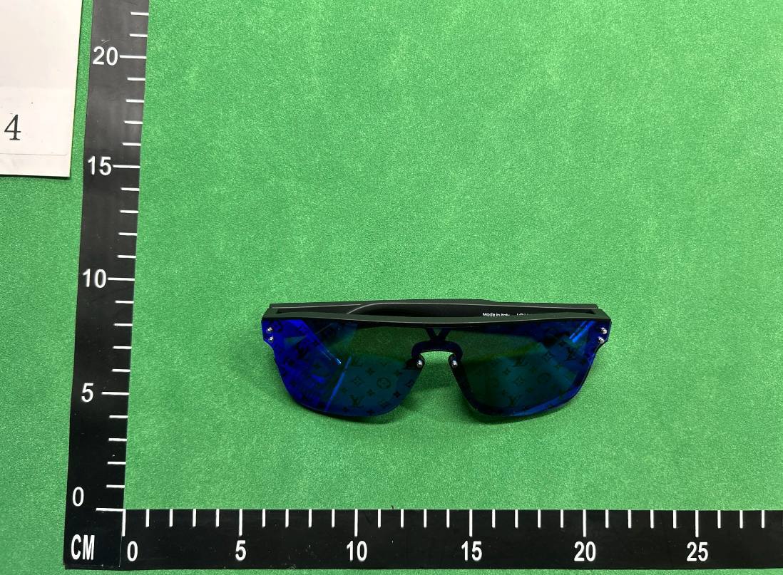 LV Louis Vuitton Sunglasses -3