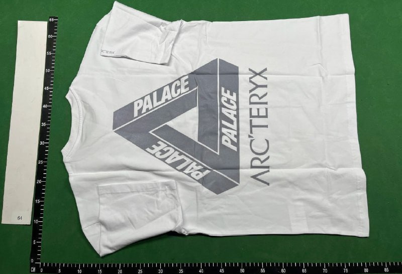   Palace T-shirt   (36 CP) -4