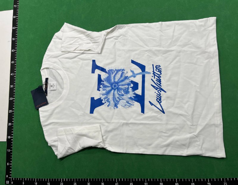   Louis Vuitton T-shirts  -3