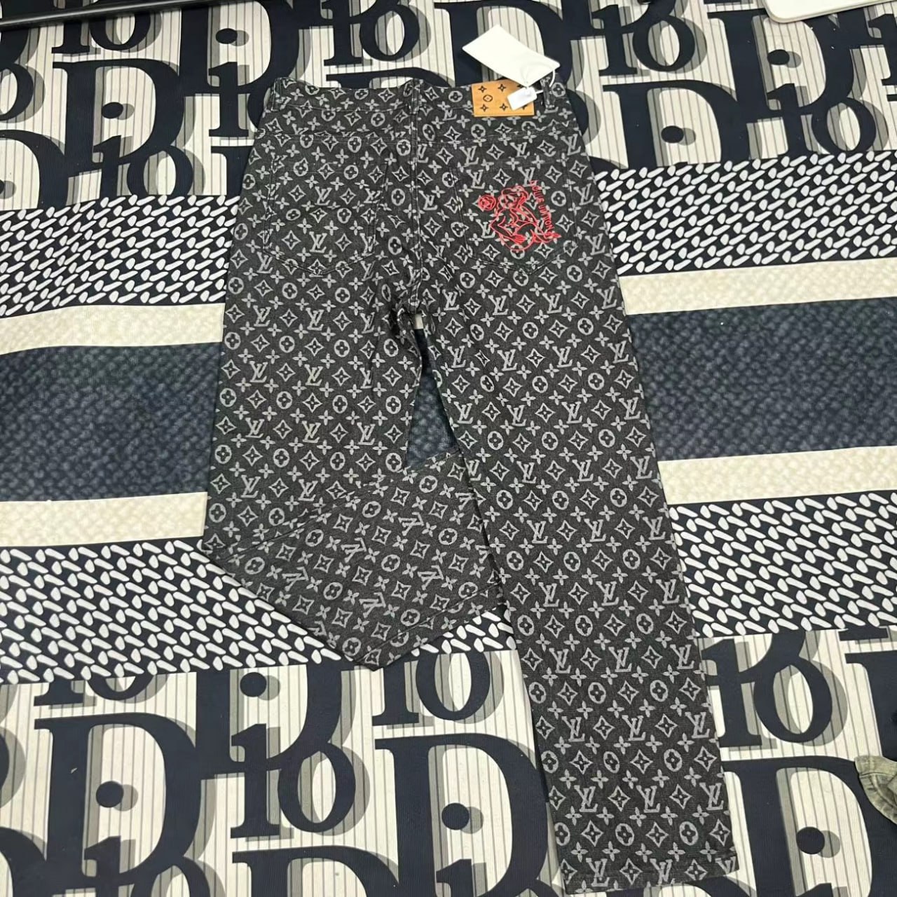  Louis Vuitton Monogram Denim Jeans -2