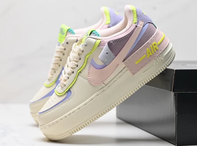NIKE WMNS Air Force 1 Shadow -3