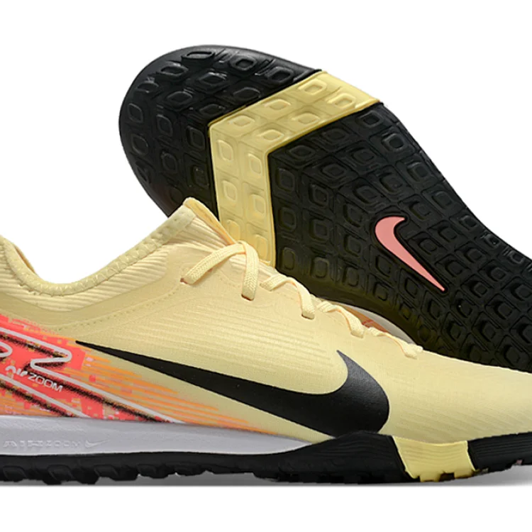   NIKE Soccer shoes