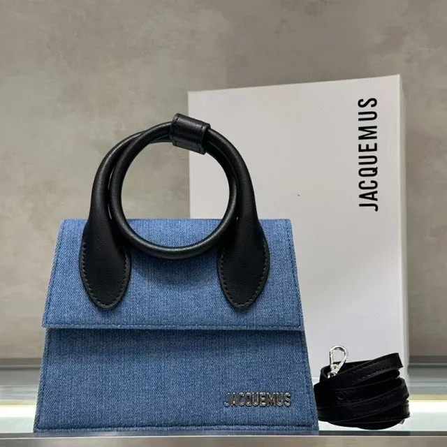  JACQUEMUS