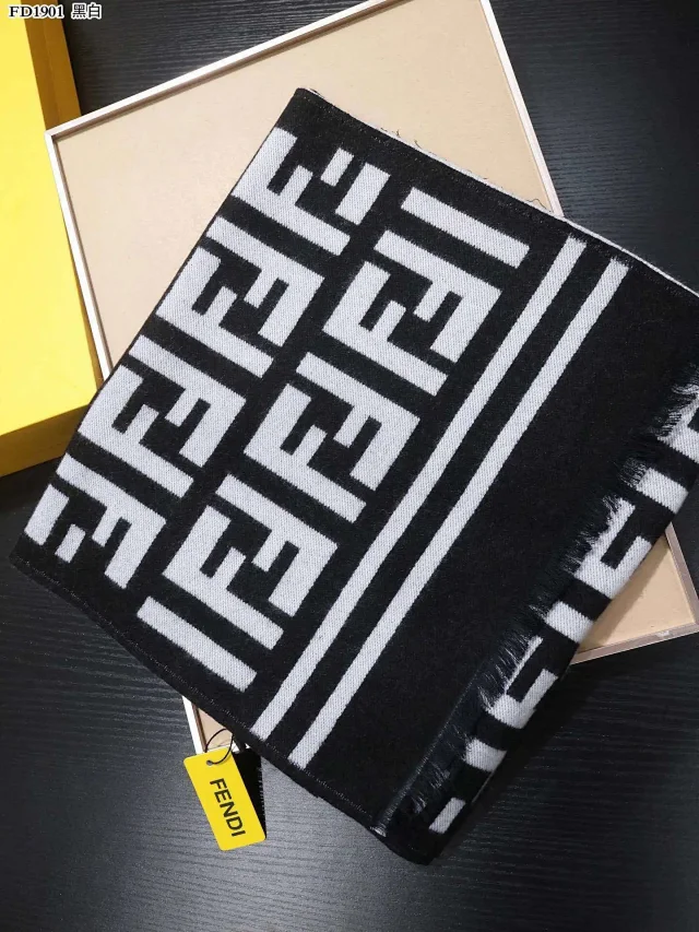   Fendi scarf -2