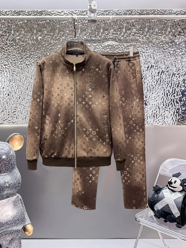  LV suit -4
