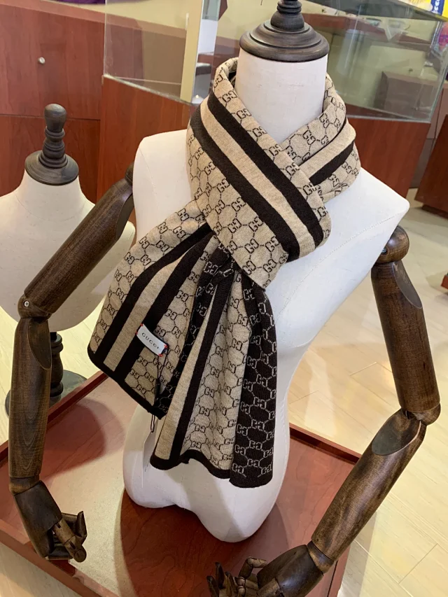   Burberry scarf -2