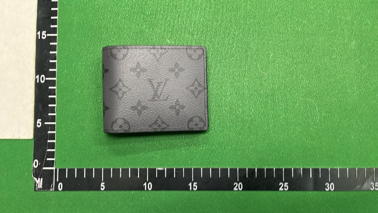  Louis Vuitton Monogram Canvas Wallet  -2
