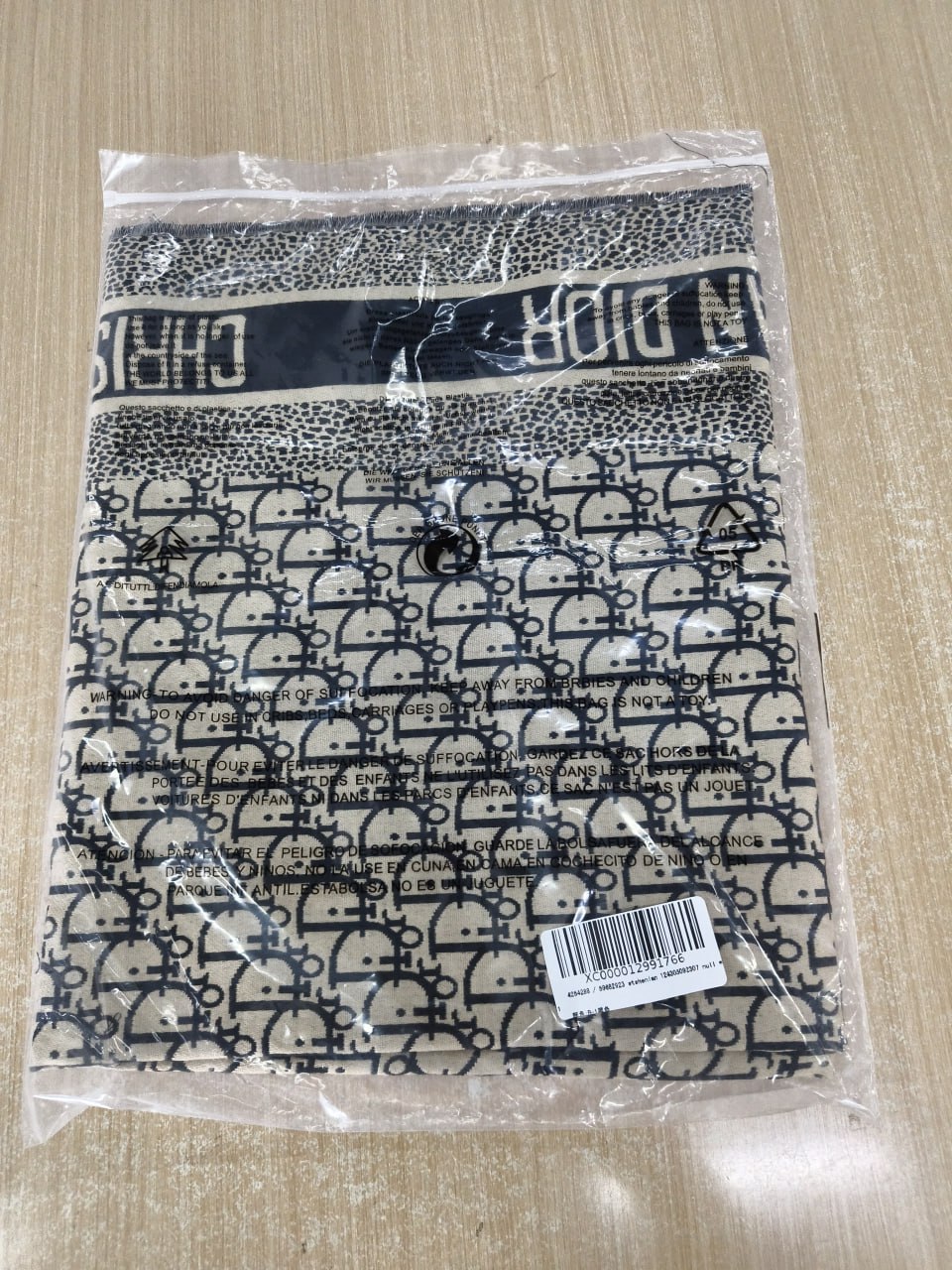  Dior scarf