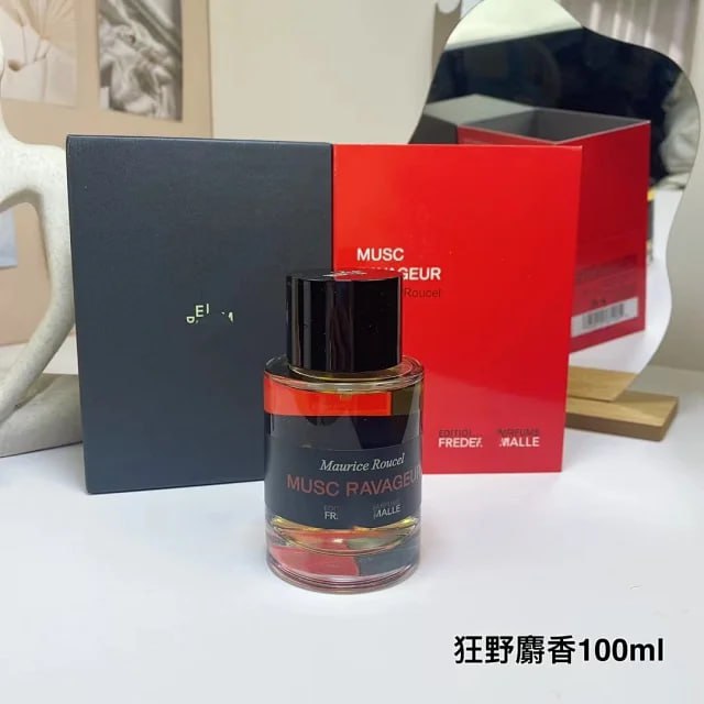   Portrait Mrs perfume -2