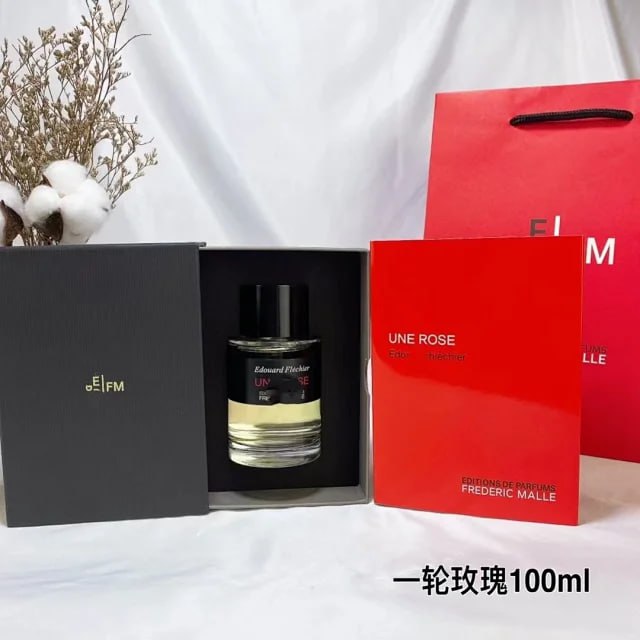   Portrait Mrs perfume -3