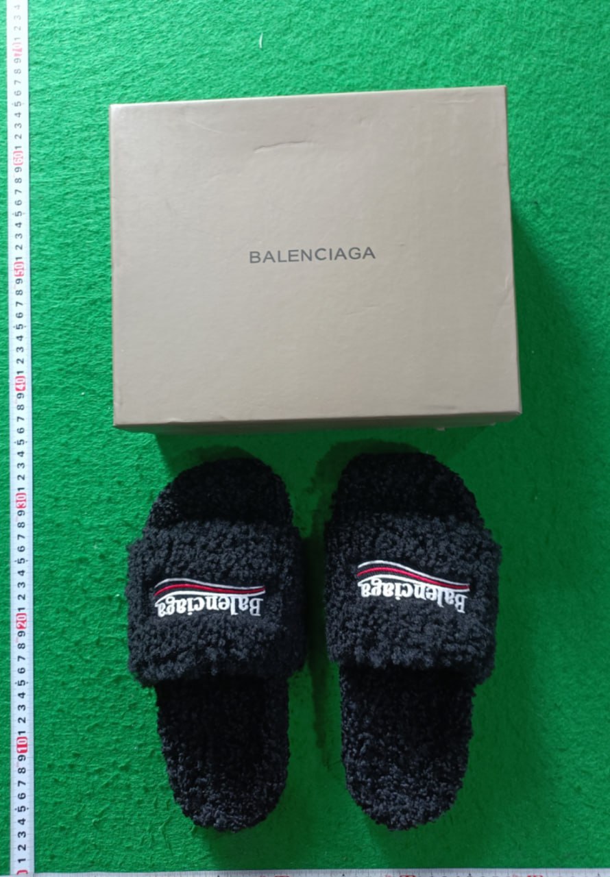     Balenciaga FURRY  -2