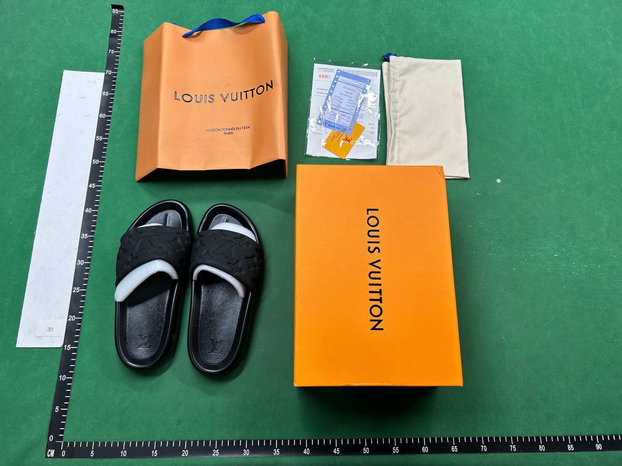   Louis Vuitton Slide Sandals [40 styles] -3
