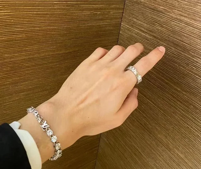  Louis Vuitton Monogram Diamond Bracelet -3