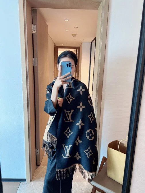  Louis Vuitton Monogram Flower Scarves [21 styles] -3